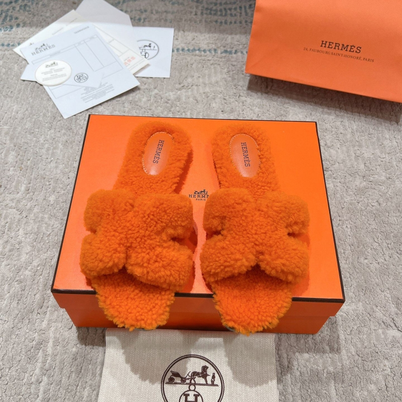H**mes slippers